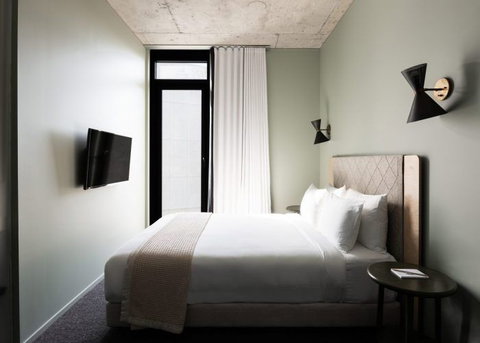 Alex Hotel, Perth - Mackay Tourism 2