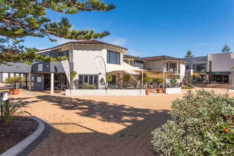 Quality Resort Sorrento Beach - Mackay Tourism 0