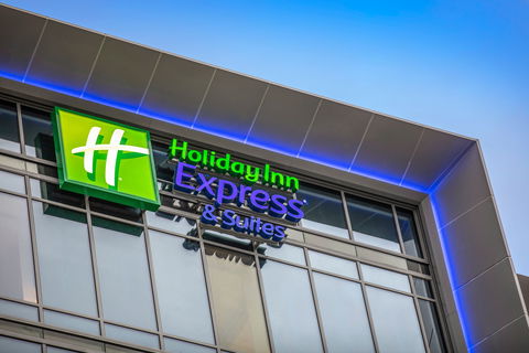Holiday Inn Express/Stes Sunshine Coast - Mackay Tourism 1