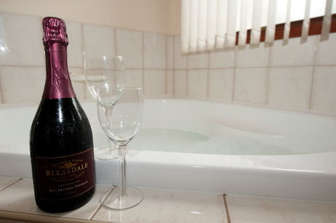 Admiral Motor Inn - Mackay Tourism 4