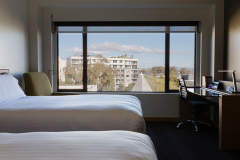 Crowne Plaza Canberra - Mackay Tourism 4