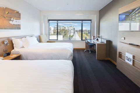Crowne Plaza Canberra - Mackay Tourism 6