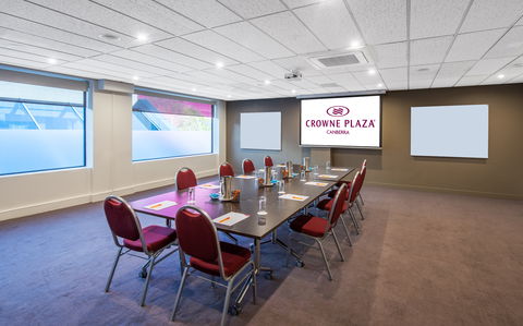 Crowne Plaza Canberra - Mackay Tourism 8