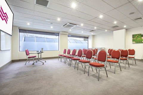 Crowne Plaza Canberra - Mackay Tourism 9