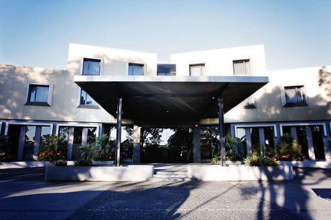 Golden Pebble Hotel - Mackay Tourism 0