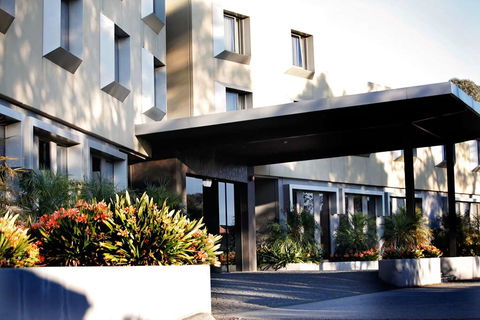 Golden Pebble Hotel - Mackay Tourism 1