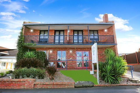 Tudor Motor Inn - Mackay Tourism 0