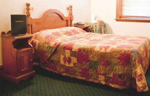 O'Malleys Hotel - Mackay Tourism 1