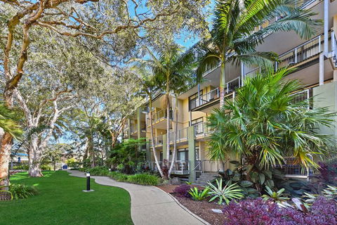 Club Wyndham Flynns Beach-Trademark Coll - Mackay Tourism 1