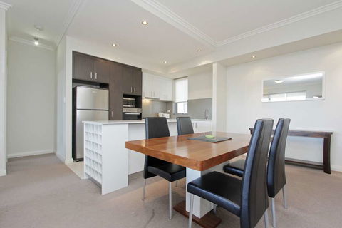 Zappeion Apartments - Mackay Tourism 1