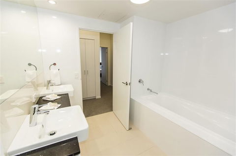 Gladstone Central Plaza Apartment Hotel - Mackay Tourism 1