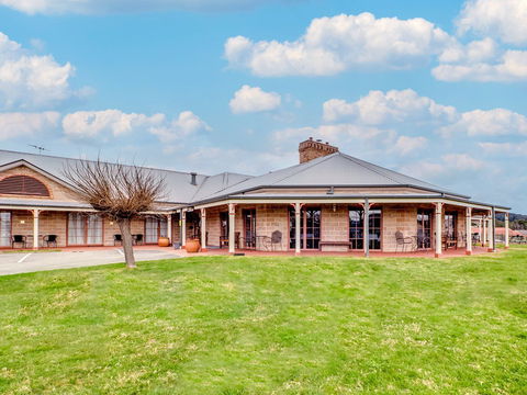 The Bowen Inn Motel - Mackay Tourism 0