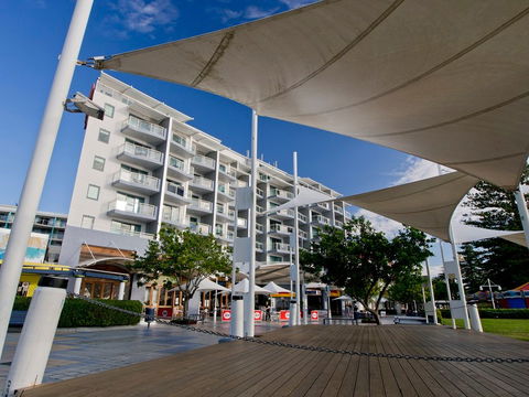 Oaks Waterfront Resort - Mackay Tourism 0