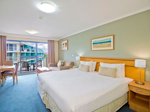 Oaks Waterfront Resort - Mackay Tourism 2