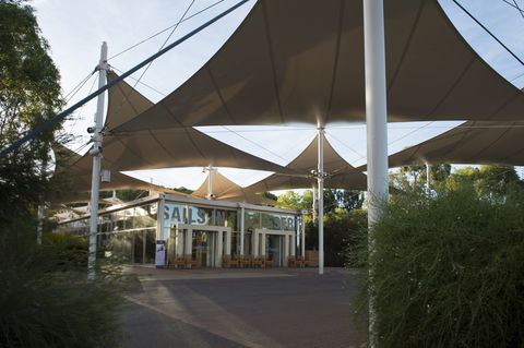 Sails In The Desert Hotel - Mackay Tourism 1