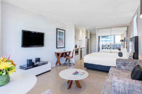Meriton Suites Broadbeach - Mackay Tourism 0