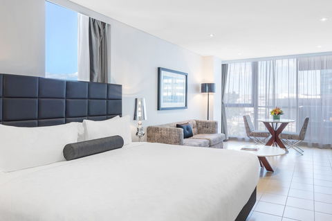 Meriton Suites Broadbeach - Mackay Tourism 1