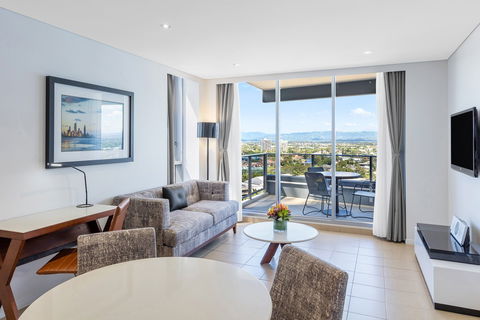 Meriton Suites Broadbeach - Mackay Tourism 2