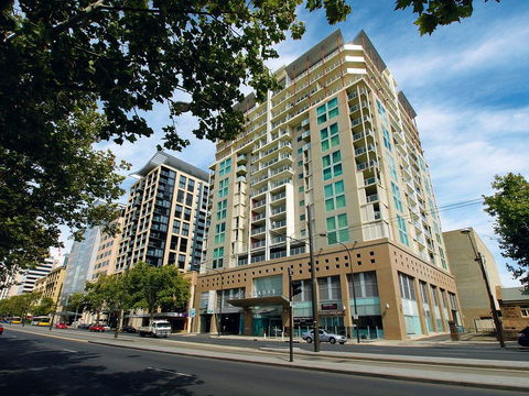 Oaks Embassy - Mackay Tourism 0