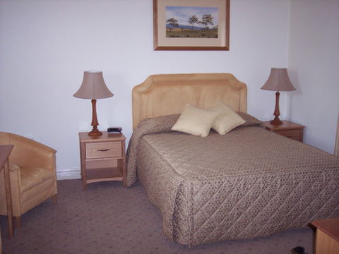 Ross Motel & Caravan Park - Mackay Tourism 1