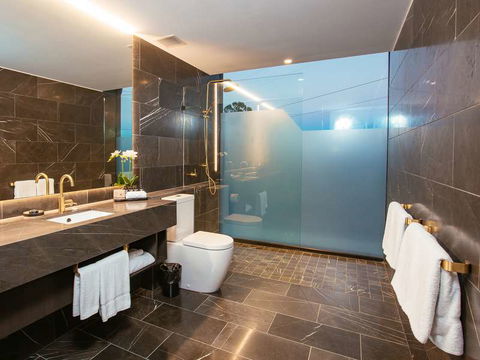 Eatons Hill Hotel - Mackay Tourism 2