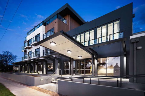 Quality Hotel Lakeside - Mackay Tourism 1