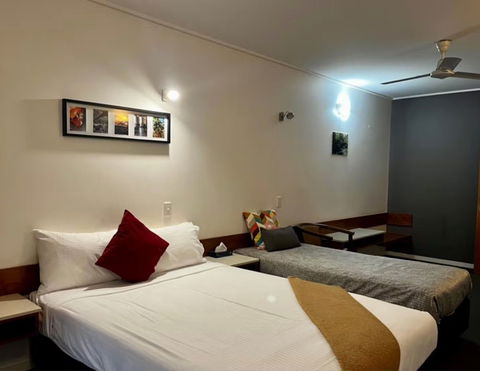 Ayr Traveller's Motel - Mackay Tourism 1