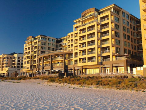 Oaks Pier Plaza - Mackay Tourism 0