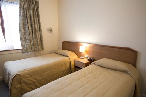 University House - ANU - Mackay Tourism 1