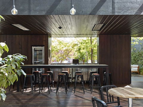 Little National Hotel Canberra - Mackay Tourism 21