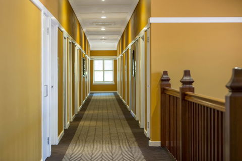 Hotel Kurrajong Canberra - Mackay Tourism 16