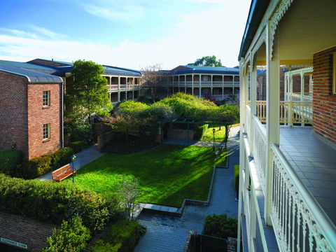 Adina Serviced Apartments Canberra Kingston - Mackay Tourism 13