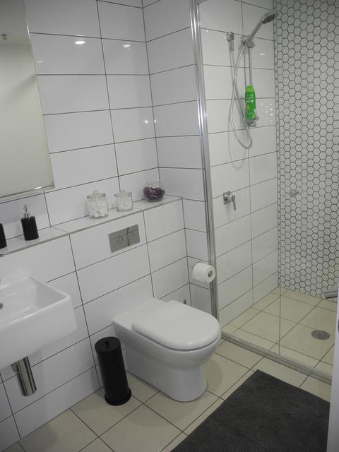 3BR Executive Apartment With Lake And Mountain Views - Mackay Tourism 18