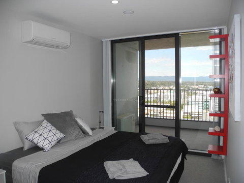 3BR Executive Apartment With Lake And Mountain Views - Mackay Tourism 2