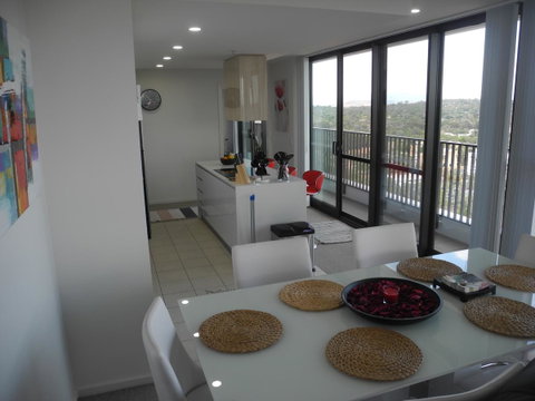 3BR Executive Apartment With Lake And Mountain Views - Mackay Tourism 17