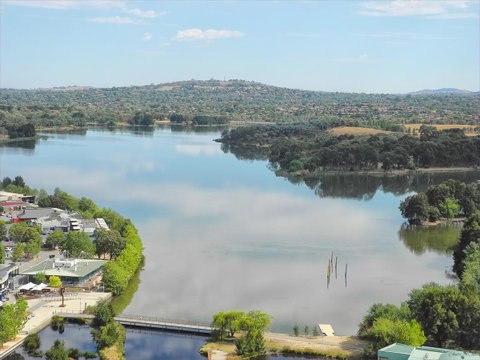 3BR Executive Apartment With Lake And Mountain Views - Mackay Tourism 0