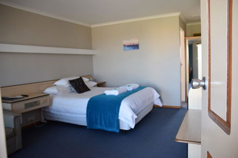 Stansbury Holiday Motel - Mackay Tourism 21