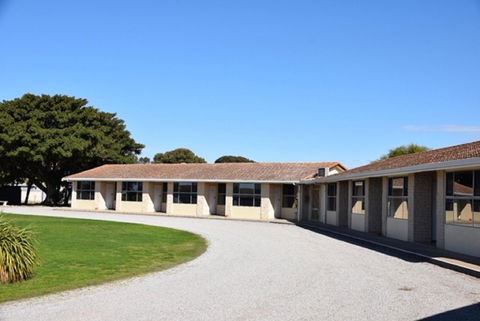 Stansbury Holiday Motel - Mackay Tourism 6