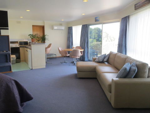Stansbury Holiday Motel - Mackay Tourism 36
