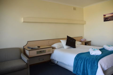 Stansbury Holiday Motel - Mackay Tourism 23