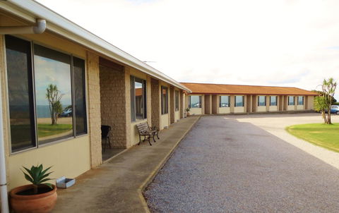 Stansbury Holiday Motel - Mackay Tourism 34