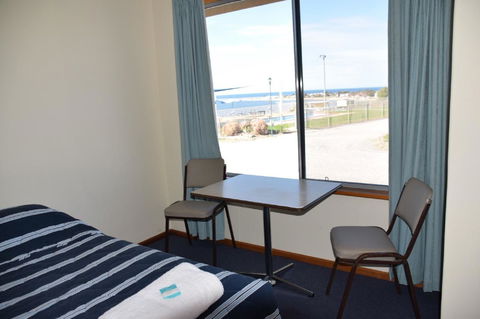 Stansbury Holiday Motel - Mackay Tourism 7
