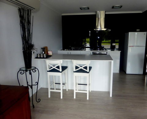 Lure Bed And Breakfast - Mackay Tourism 4