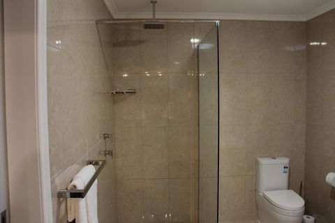 Lure Bed And Breakfast - Mackay Tourism 8