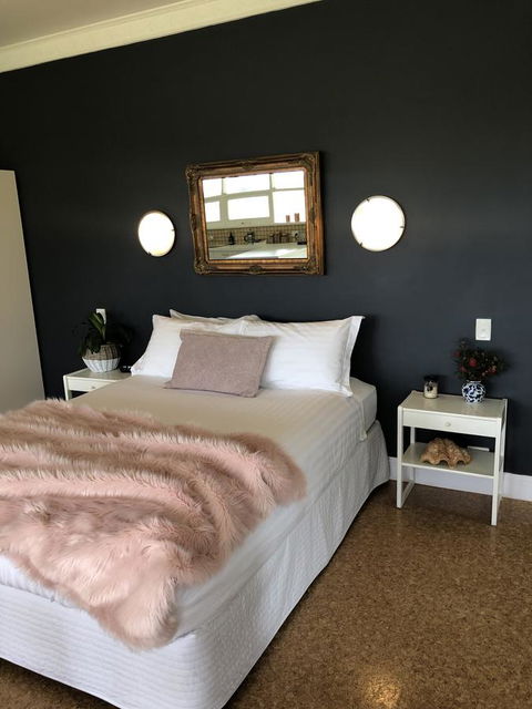 The Lake House Retreat - Mackay Tourism 3