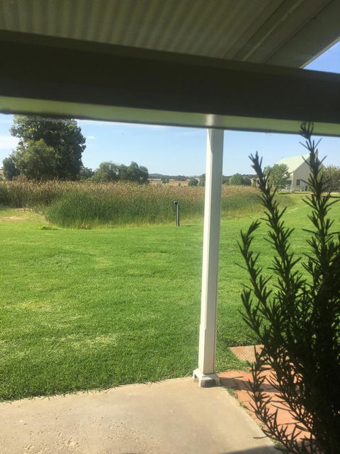 The Lake House Retreat - Mackay Tourism 19