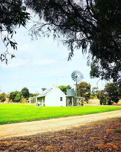 The Lake House Retreat - Mackay Tourism 9