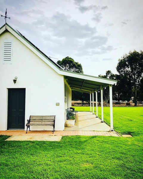 The Lake House Retreat - Mackay Tourism 25