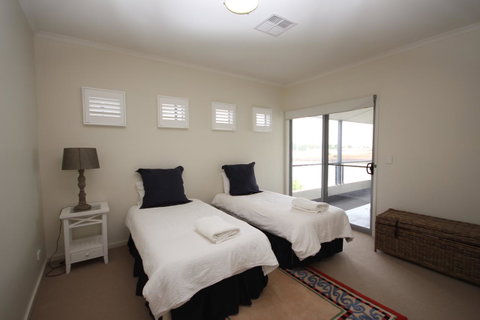 Wallaroo Marina Apartments - Mackay Tourism 42