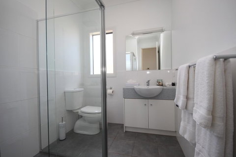 Wallaroo Marina Apartments - Mackay Tourism 29